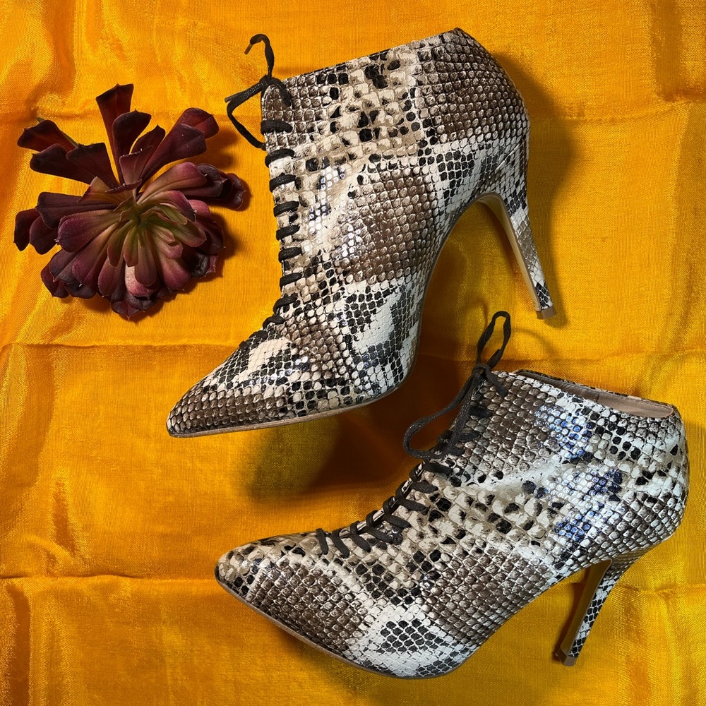 ✨ Gorgeous Snake Print Ankle Stiletto heel booties by Spring  Size 39 EUC.